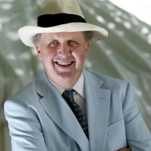 Alexander McCall Smith için avatar