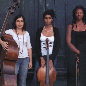 'Hear in Now (Mazz Swift, Tomeka Reid, Silvia Bolognesi)' için resim