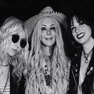 In This Moment, Maria Brink, Lzzy Hale, Taylor Momsen 的头像