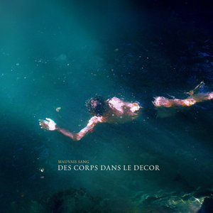 Des corps dans le décor
