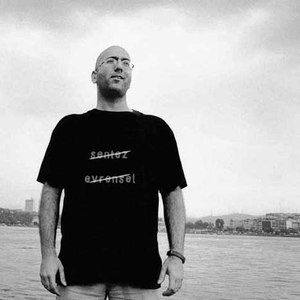 Akın Eldes photo provided by Last.fm