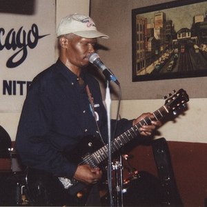 Johnny B. Moore 的头像