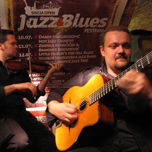 'Damir Kukuruzovic gipsy jazz quintet' için resim