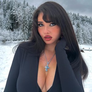 Ana Whiterose 的头像