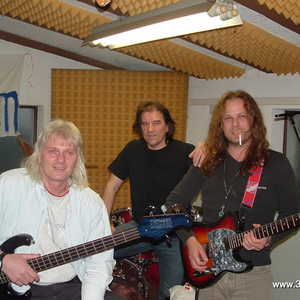 3 bote photo provided by Last.fm