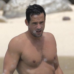 Josh Hopkins için avatar