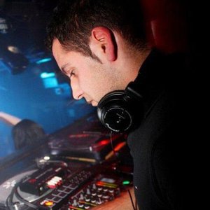 Dave Silcox & Matt Nash feat. Chris Warne 的头像