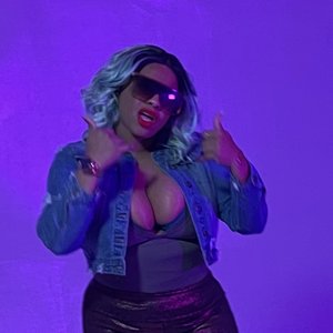 “MoneyBaby XO”的封面