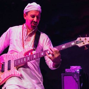 Shez Raja 的头像