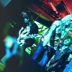 En Etant Des Fous (Single)