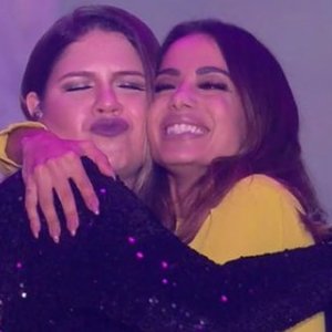 “Anitta & Marília Mendonça”的封面