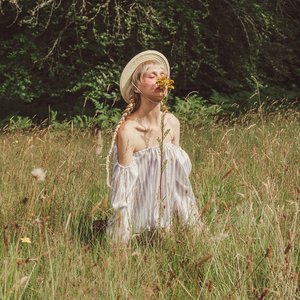 Изображение для 'Petite Meller'