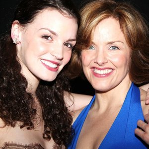 Alice Ripley & Jennifer Damiano 的头像