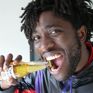 kele okereke net worth - Ilustrasi 2