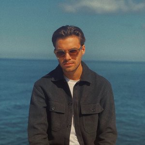 Julian Hall 的头像