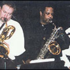 Three Baritone Saxophone Band 的头像