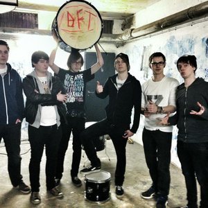 “Broken Fairytales”的封面