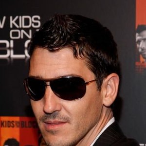 Изображение для 'Jonathan Knight'