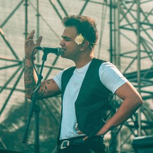 Vasu Raina 的头像