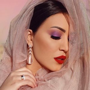 اسماء لمنور 的头像