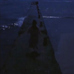 桟橋で一人で
