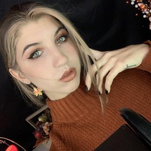 FrivolousFox ASMR 的头像