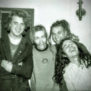 Avatar de Man With Gun Lives Here