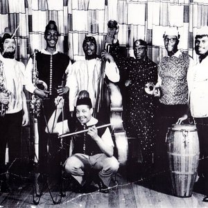 “Sun Ra & His Intergalactic Arkestra”的封面