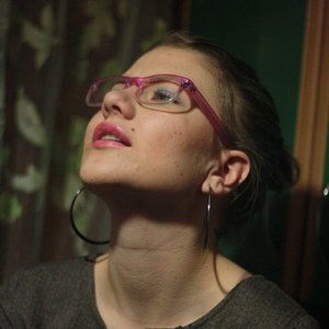 Lesya Holmes 的头像