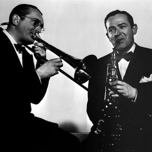 Tommy Dorsey And His Orchestra featuring Jimmy Dorsey 的头像