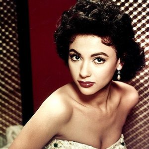 Rita Moreno 的头像