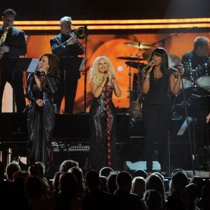 'Five Ladies (Christina Aguilera, Jennifer Hudson, Martina McBride, Yolanda Adams, Florence Welch' için resim
