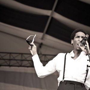 Jon Batiste and Stay Human 的头像