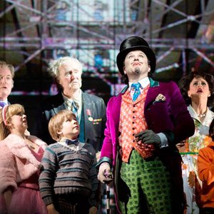 'Charlie and the Chocolate Factory London Cast' için resim