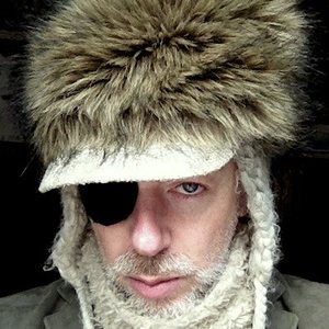 Lucky 15 featuring Momus 的头像