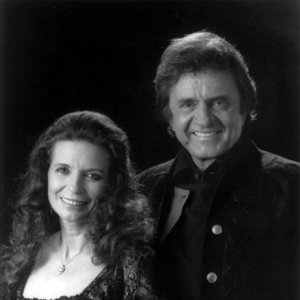 “Johnny Cash with June Carter Cash”的封面