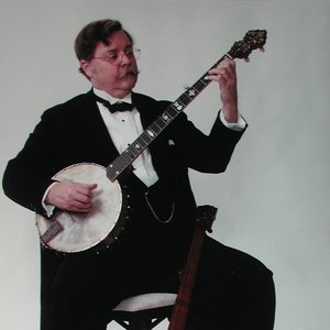 Clarke Buehling 的头像