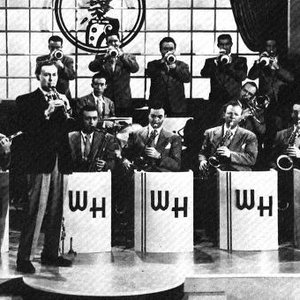 “Woody Herman & His Thundering Herd”的封面