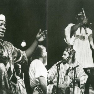 “Trevor Watts Moiré Music Drum Orchestra”的封面
