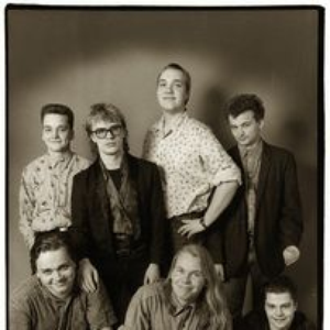 J. Karjalainen ja Mustat Lasit photo provided by Last.fm