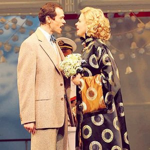 Adam Godley & Sutton Foster 的头像