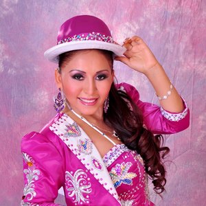 Dina Paucar biography | Last.fm