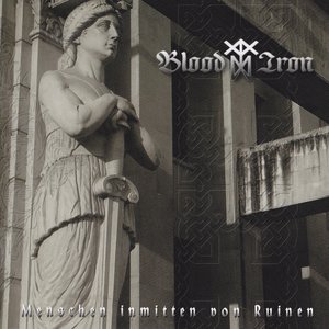 Menschen inmitten von Ruinen