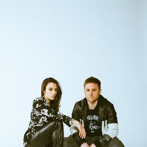 Courtney Jenaé & Adam Grahn のアバター