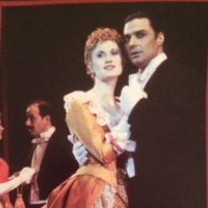 Simon Stride, Emma Carew 的头像