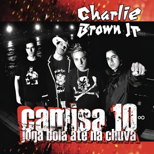 Camisa 10 joga bola até na chuva