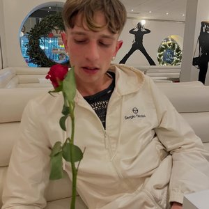 Luka Simons 的头像