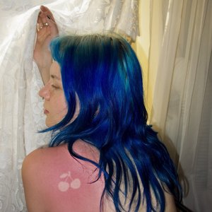 never goes away - Single
