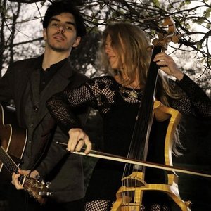Caroline Lavelle & Andrew Bate 的头像
