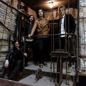 The Raconteurs live